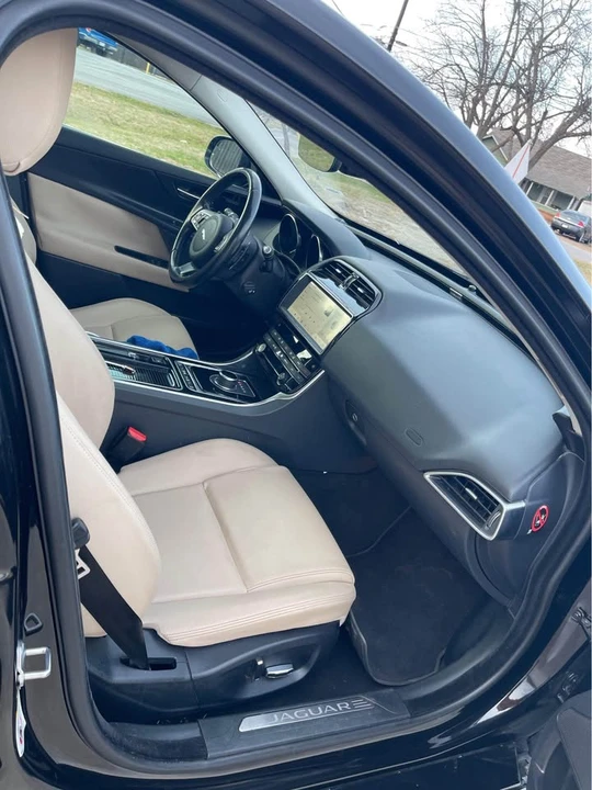 2019 Jaguar XE - Image 5 of 13