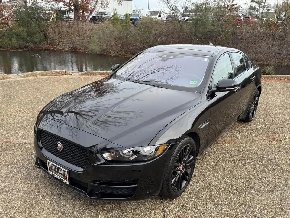 2019 Jaguar XE - Image 7 of 14