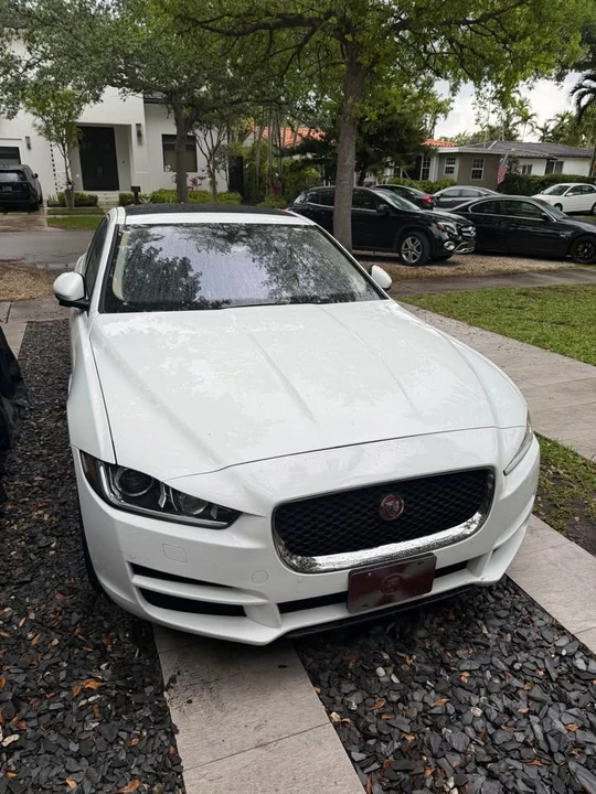 2019 Jaguar XE - Image 4 of 5