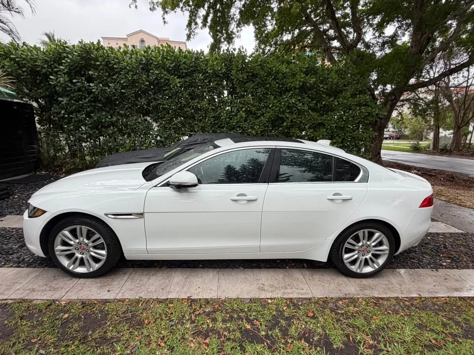 2019 Jaguar XE - Image 5 of 5