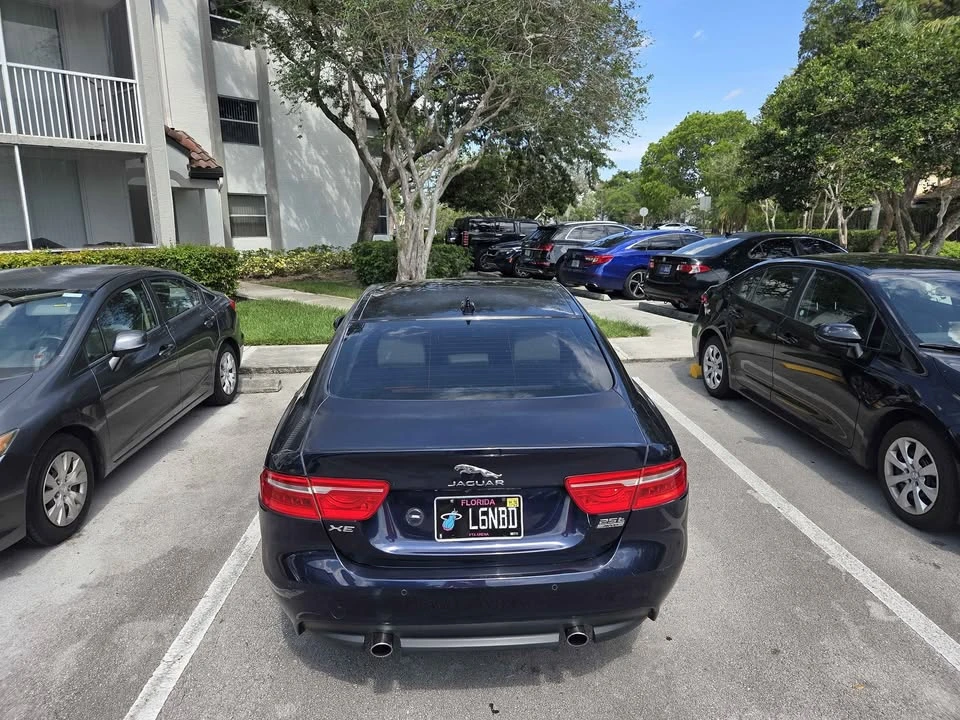 2019 Jaguar XE - Image 6 of 15