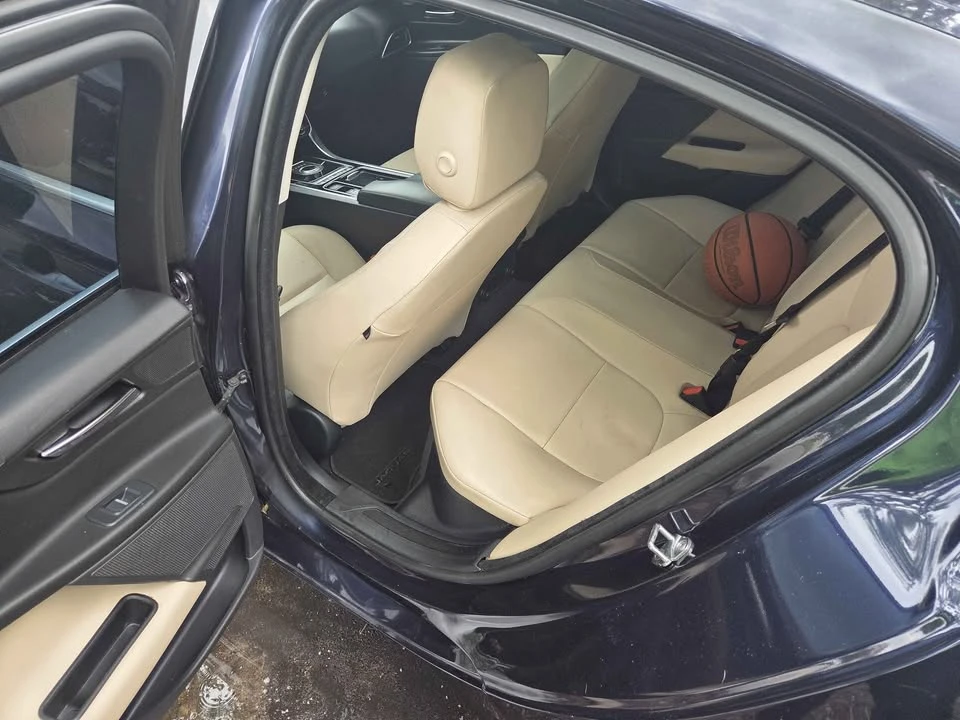 2019 Jaguar XE - Image 13 of 14