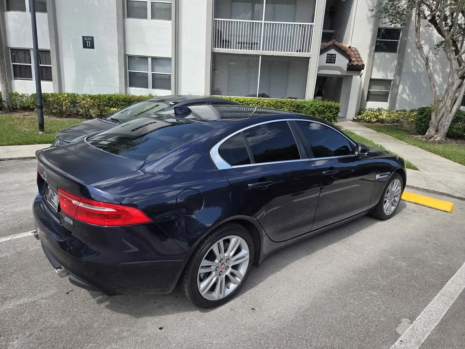 2019 Jaguar XE - Image 4 of 15