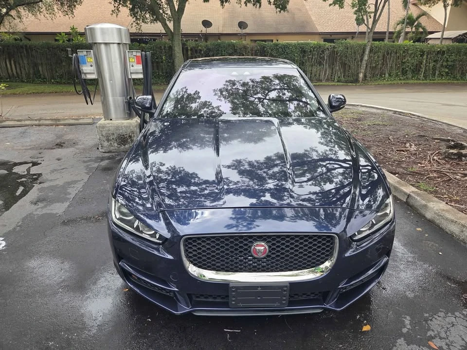 2019 Jaguar XE - Image 3 of 14