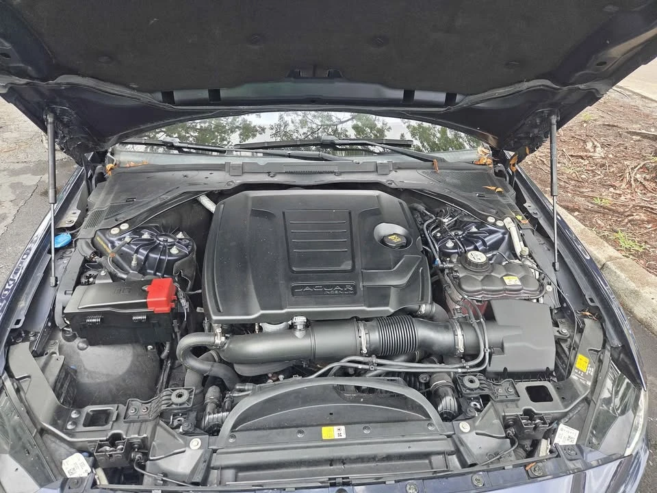 2019 Jaguar XE - Image 12 of 14