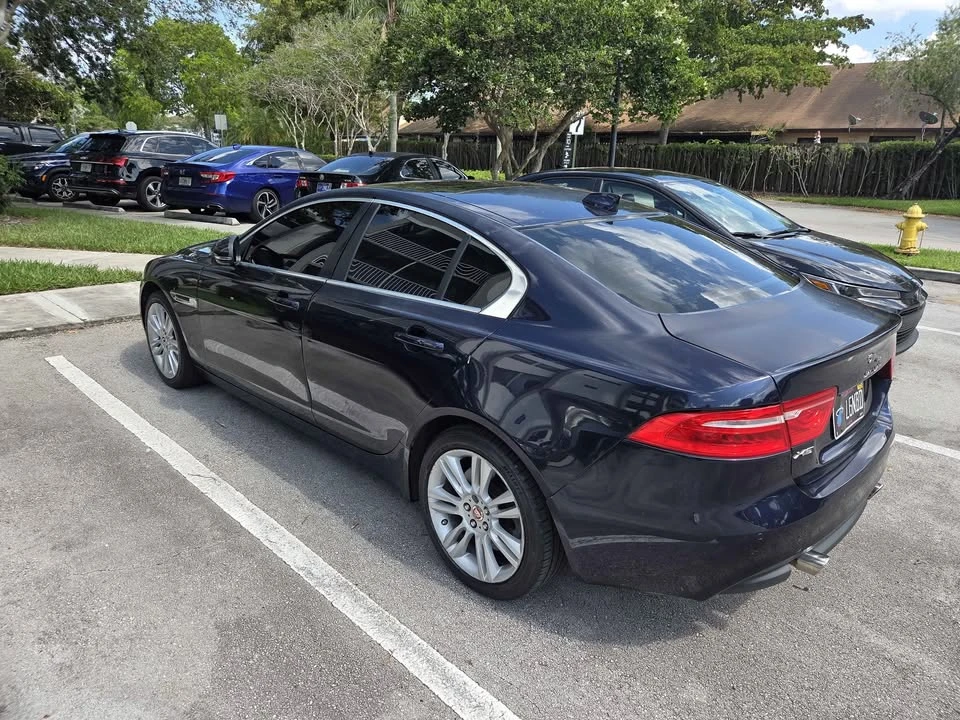2019 Jaguar XE - Image 5 of 15