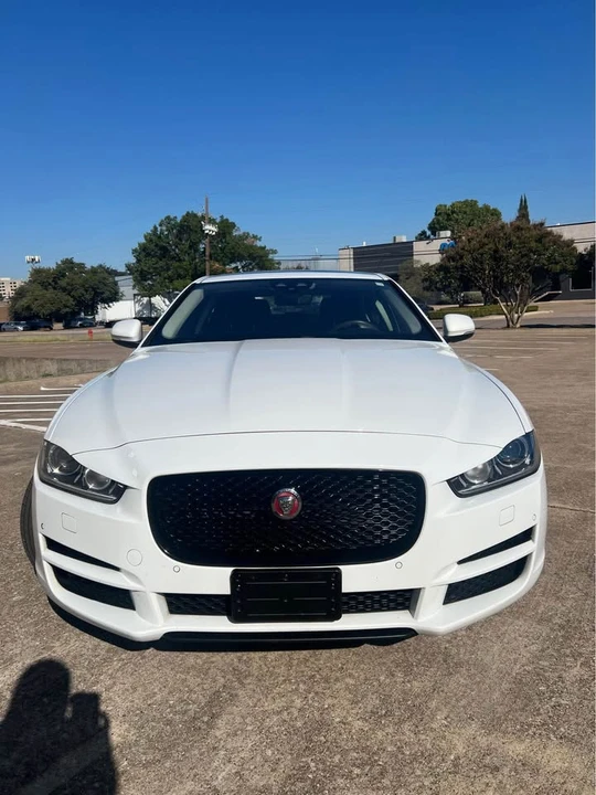 2019 Jaguar XE - Image 3 of 8