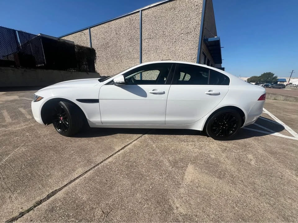 2019 Jaguar XE - Image 4 of 8