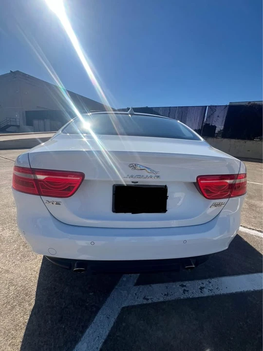 2019 Jaguar XE - Image 5 of 9