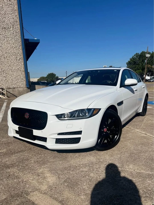 2019 Jaguar XE - Image 2 of 8
