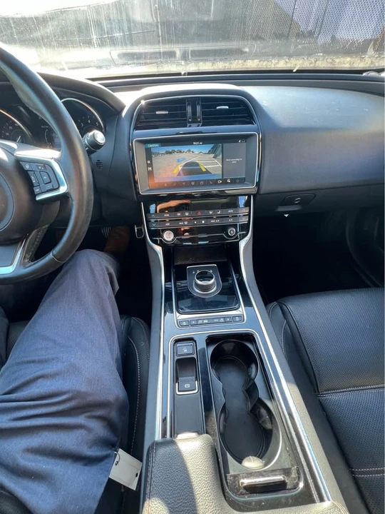 2019 Jaguar XE - Image 8 of 8