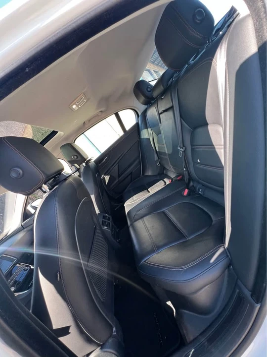 2019 Jaguar XE - Image 7 of 8