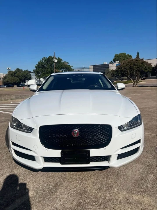 2019 Jaguar XE - Image 2 of 6