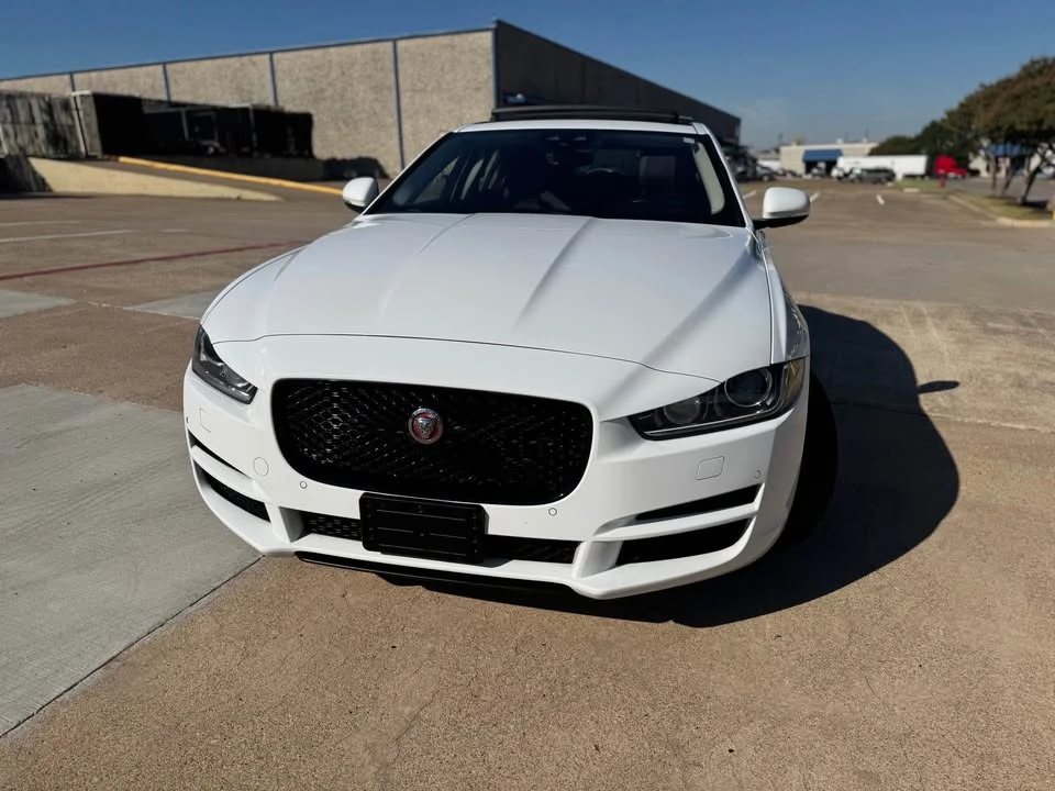 2019 Jaguar XE - Image 2 of 8