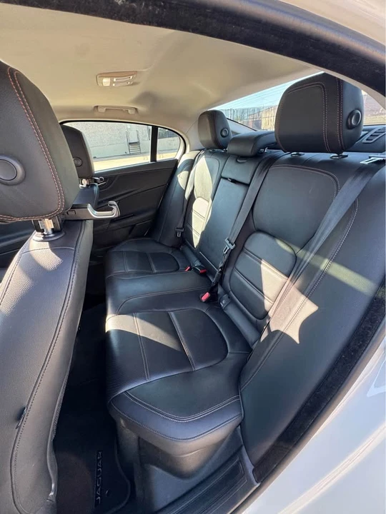 2019 Jaguar XE - Image 8 of 8