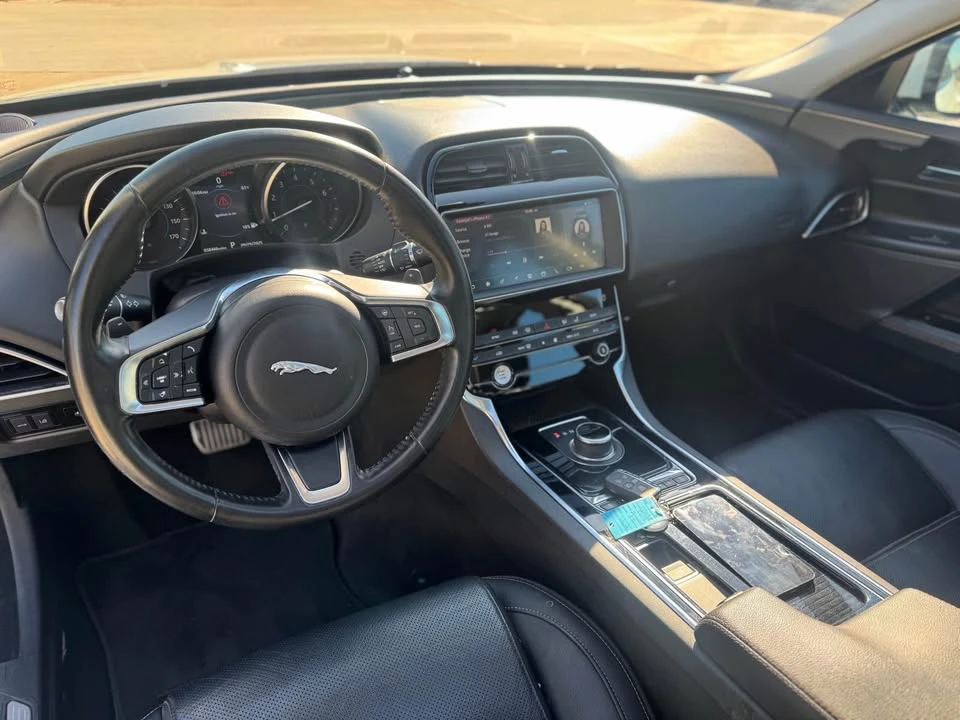 2019 Jaguar XE - Image 6 of 8