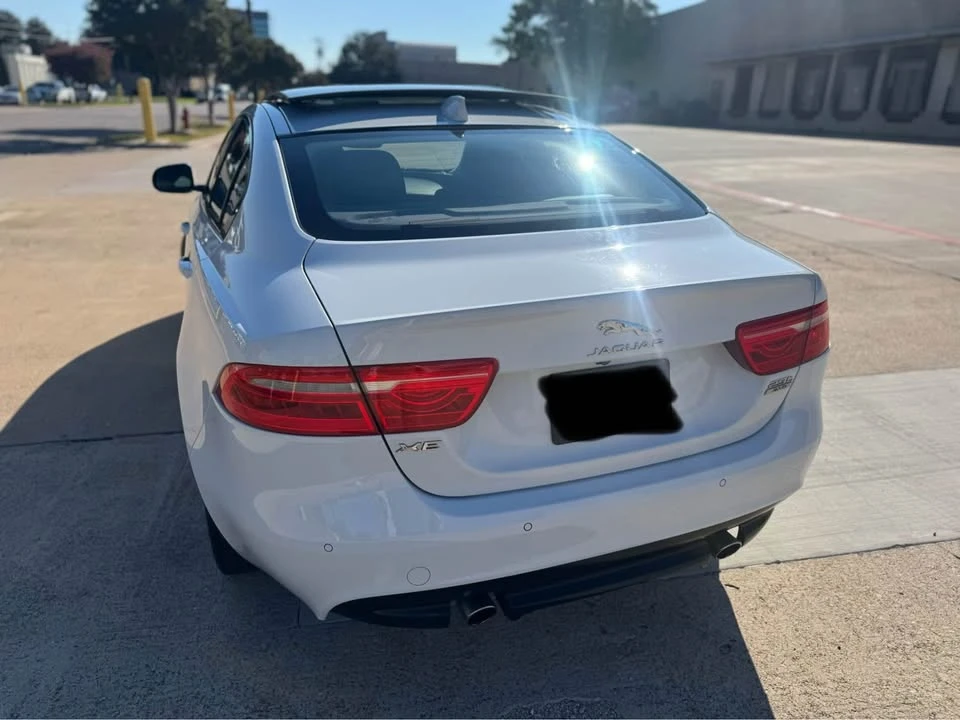 2019 Jaguar XE - Image 4 of 8