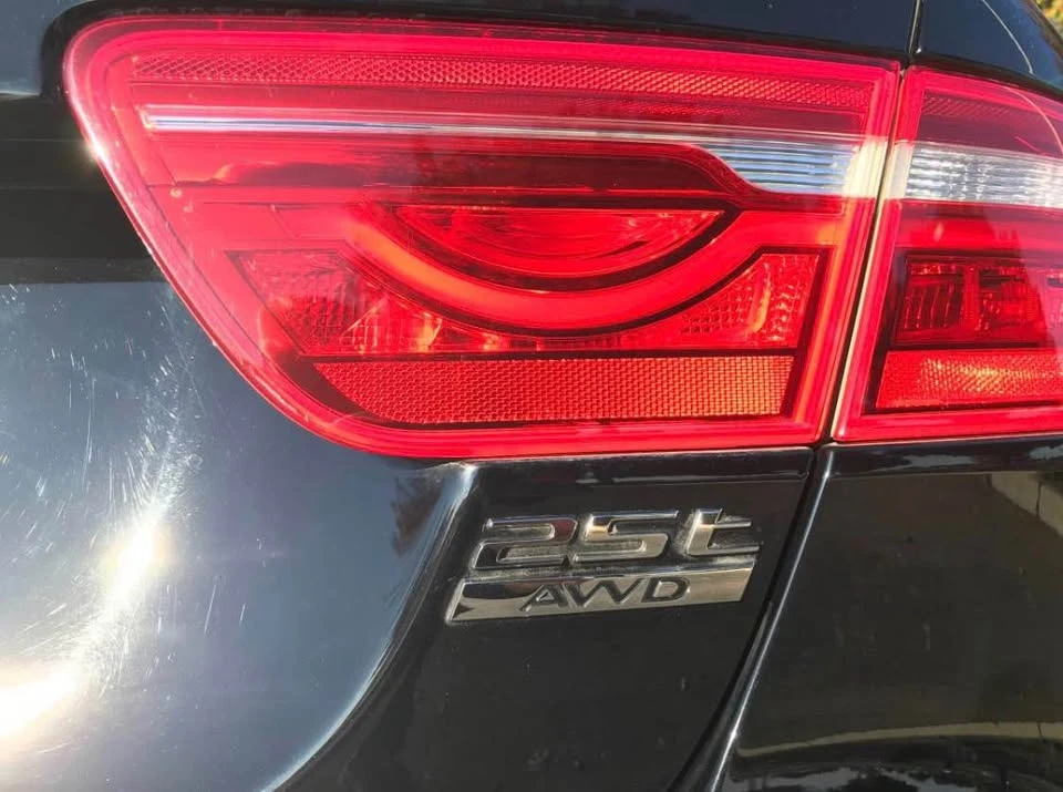 2019 Jaguar XE - Image 6 of 14