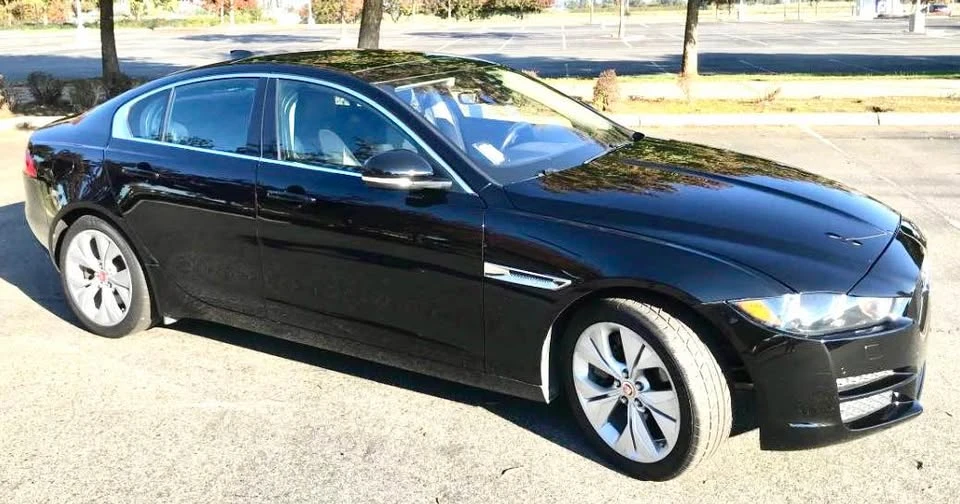 2019 Jaguar XE - Image 8 of 14