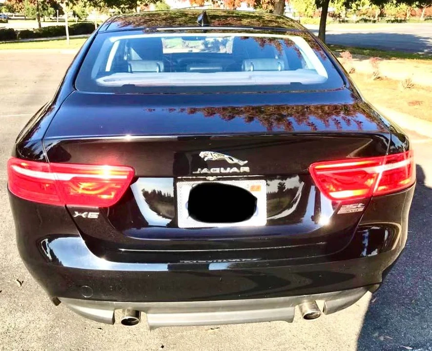 2019 Jaguar XE - Image 9 of 14
