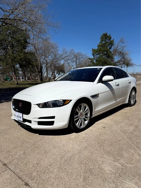 2019 Jaguar XE - Image 4 of 19