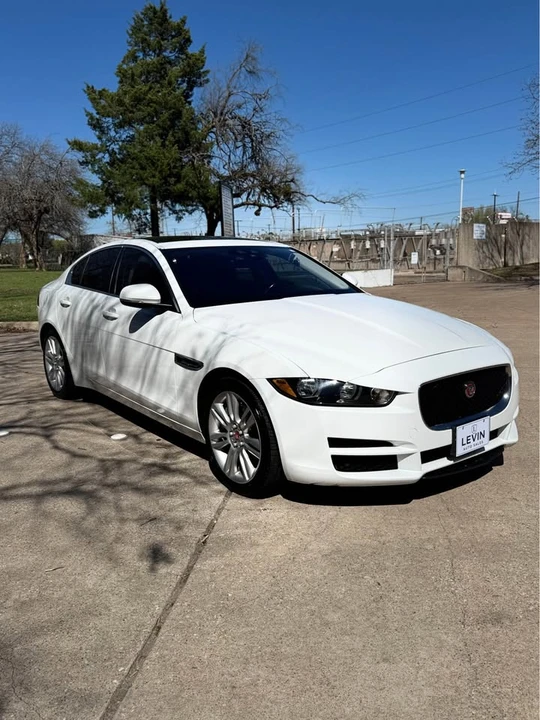 2019 Jaguar XE - Image 7 of 19
