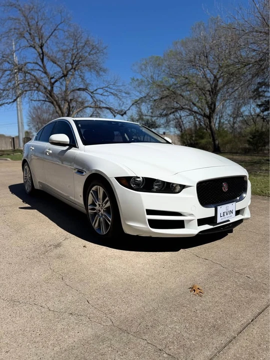 2019 Jaguar XE - Image 3 of 19