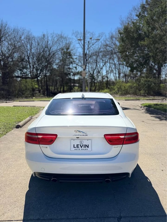 2019 Jaguar XE - Image 6 of 19