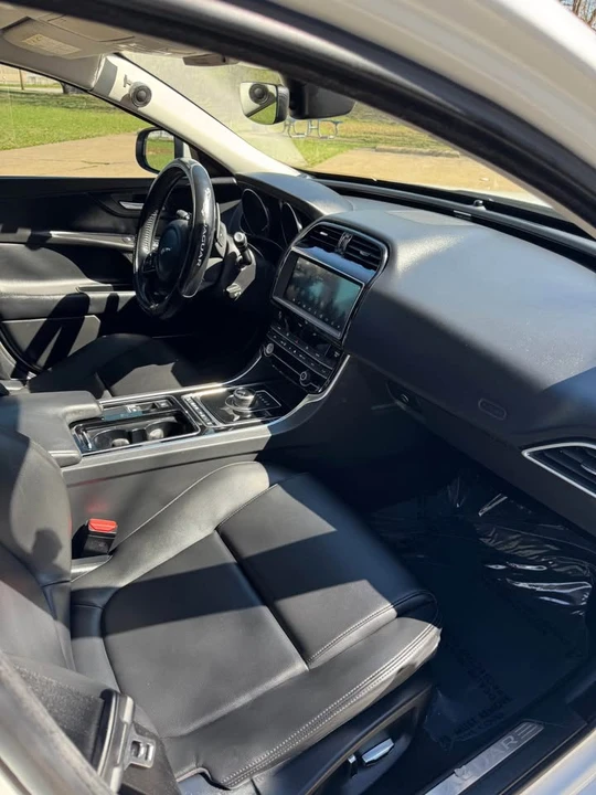 2019 Jaguar XE - Image 13 of 19
