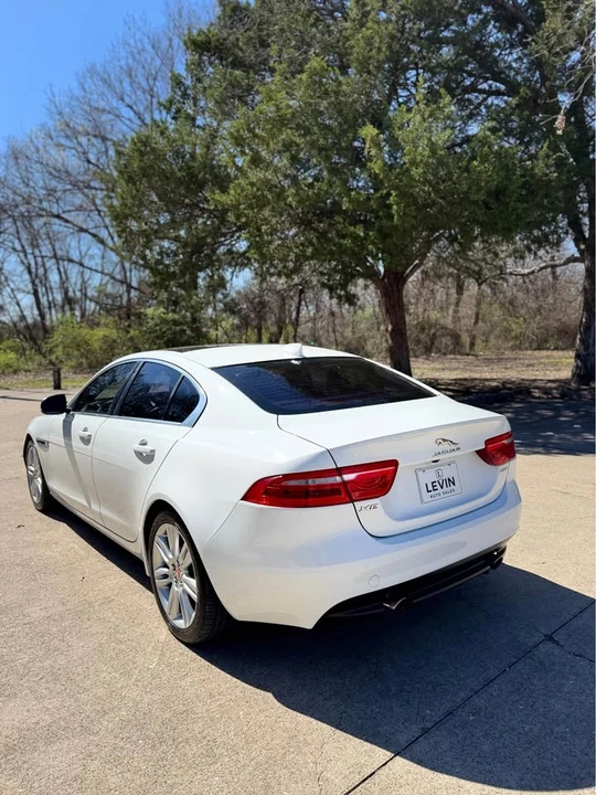 2019 Jaguar XE - Image 5 of 19