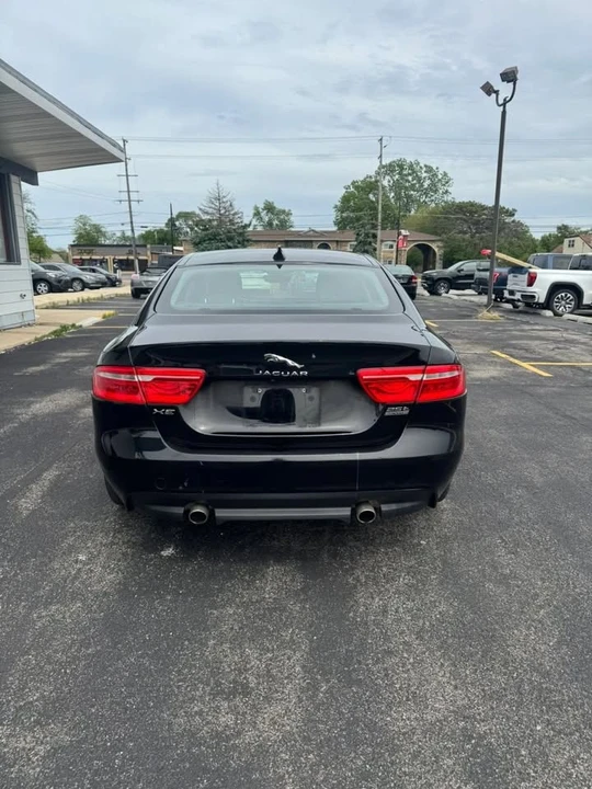 2019 Jaguar XE - Image 3 of 20