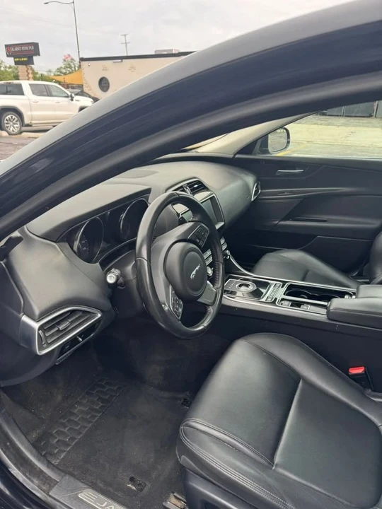 2019 Jaguar XE - Image 9 of 20