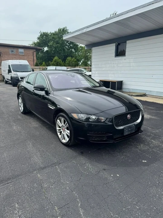 2019 Jaguar XE - Image 5 of 20
