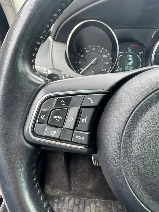 2019 Jaguar XE - Image 13 of 20