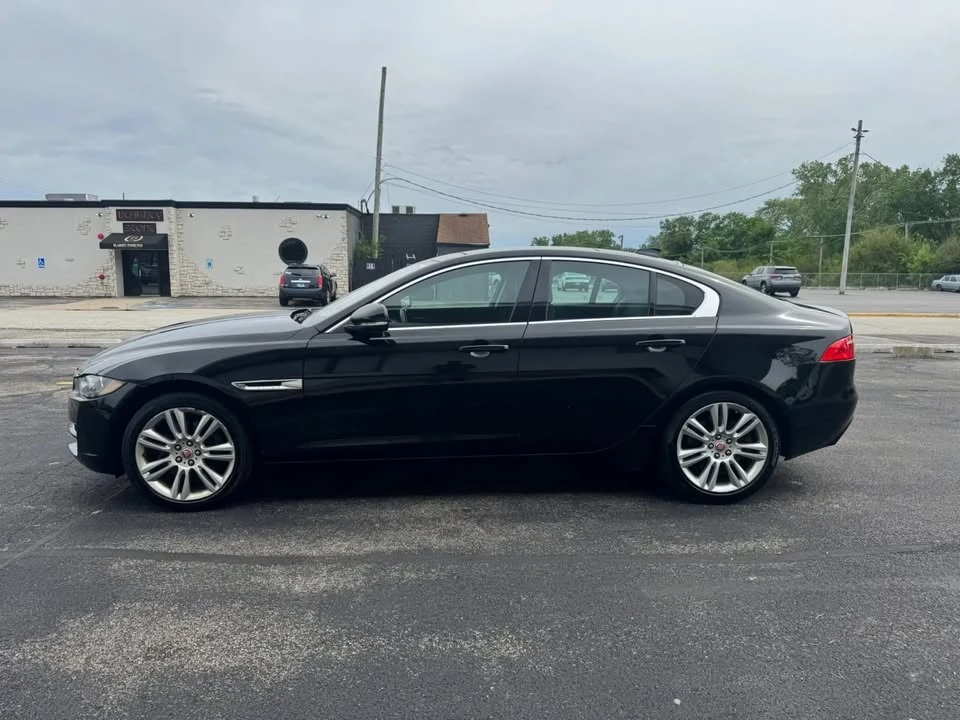 2019 Jaguar XE - Image 2 of 20