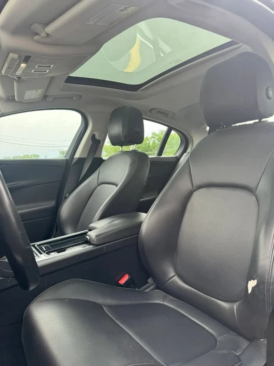 2019 Jaguar XE - Image 20 of 20