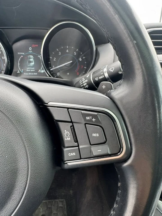 2019 Jaguar XE - Image 12 of 20