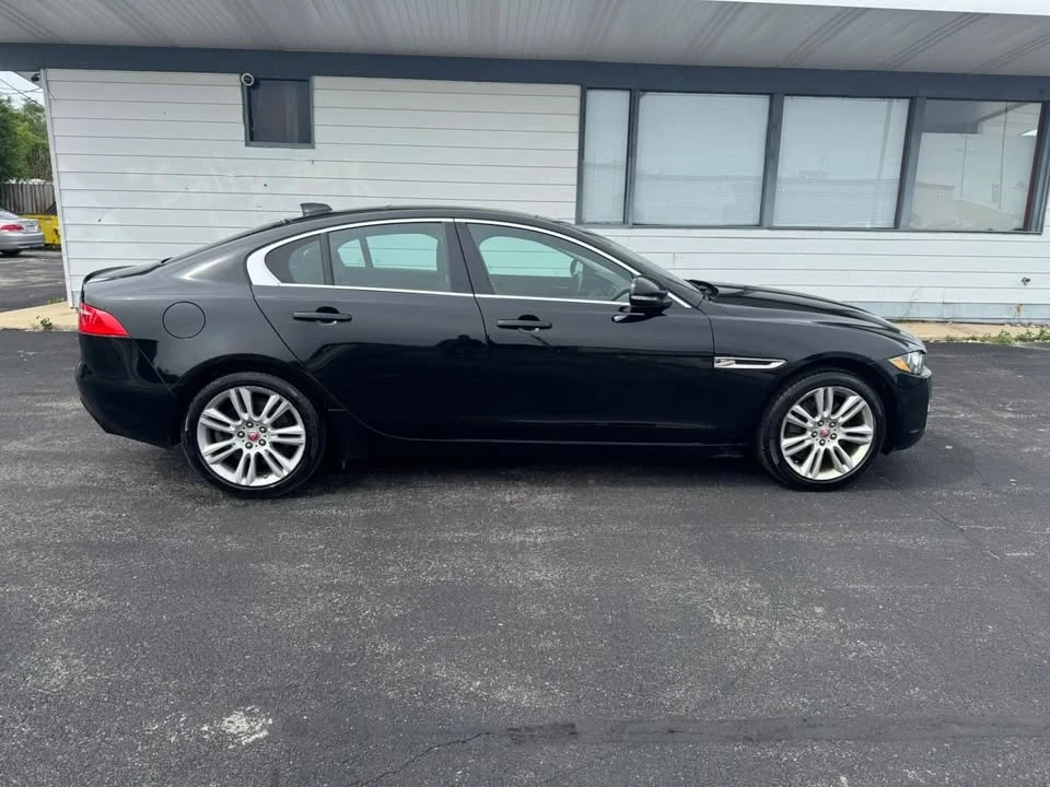 2019 Jaguar XE - Image 4 of 20