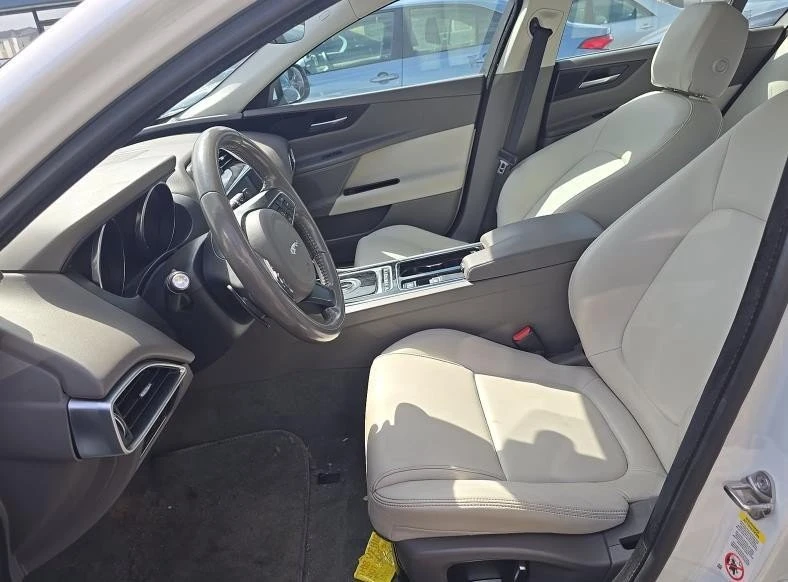 2019 Jaguar XE - Image 8 of 10
