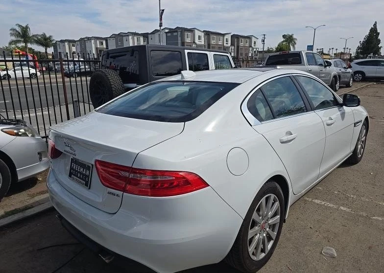 2019 Jaguar XE - Image 4 of 10