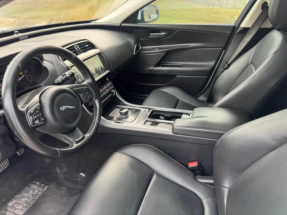2019 Jaguar XE - Image 6 of 7
