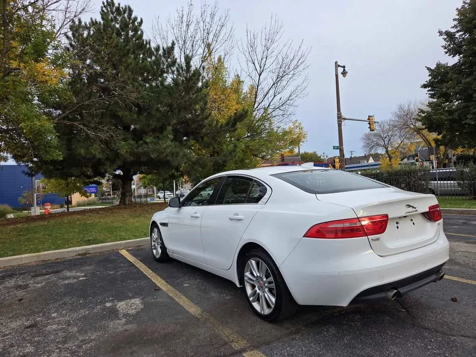 2019 Jaguar XE - Image 8 of 14