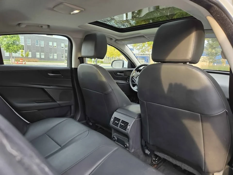 2019 Jaguar XE - Image 10 of 14