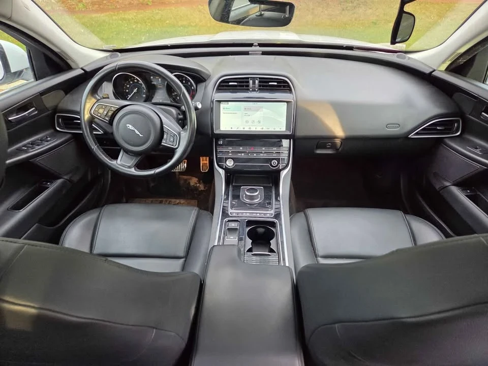 2019 Jaguar XE - Image 12 of 14