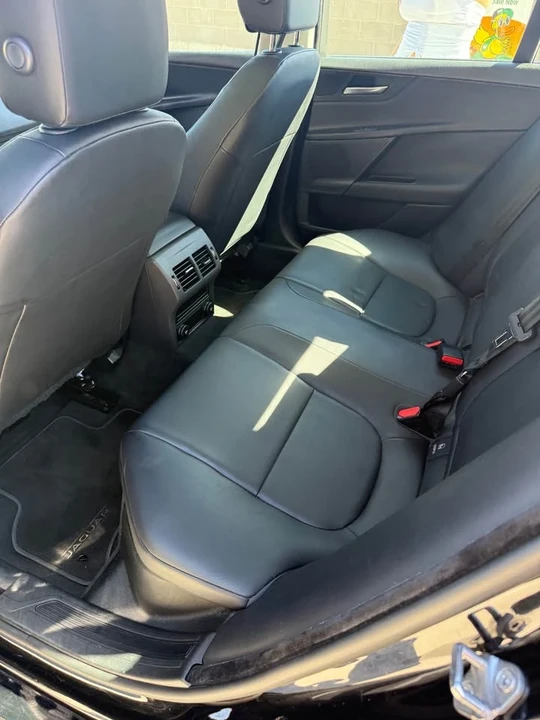 2019 Jaguar XE - Image 9 of 13