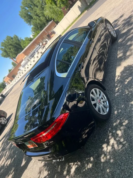 2019 Jaguar XE - Image 3 of 13