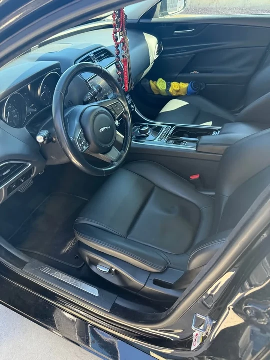 2019 Jaguar XE - Image 7 of 13