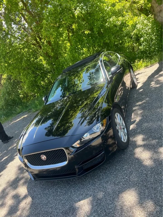 2019 Jaguar XE - Image 4 of 13