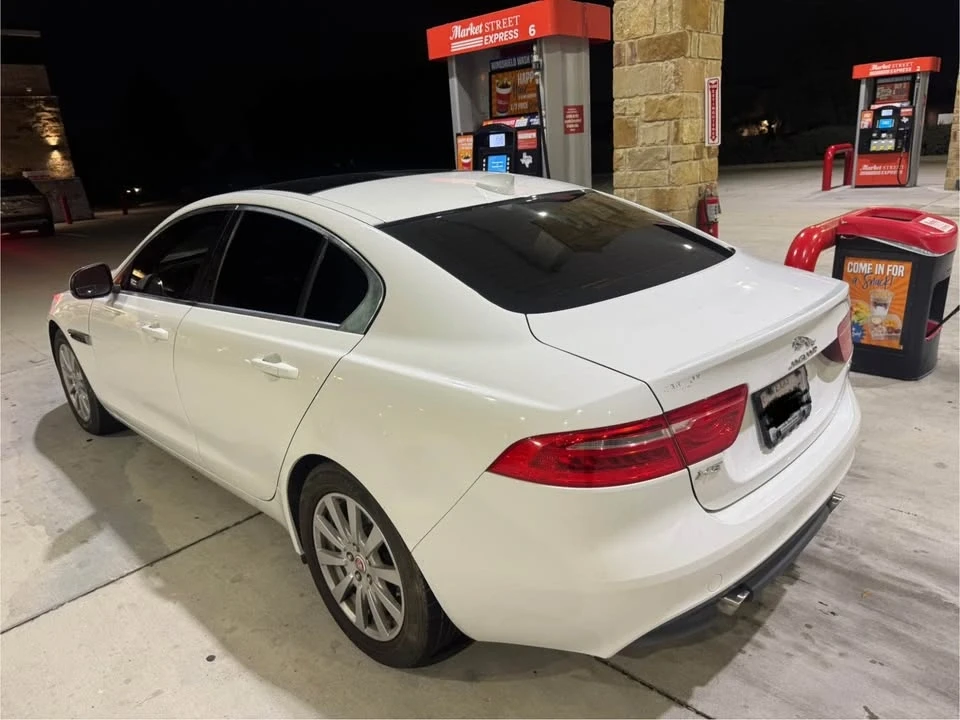 2019 Jaguar XE - Image 8 of 8