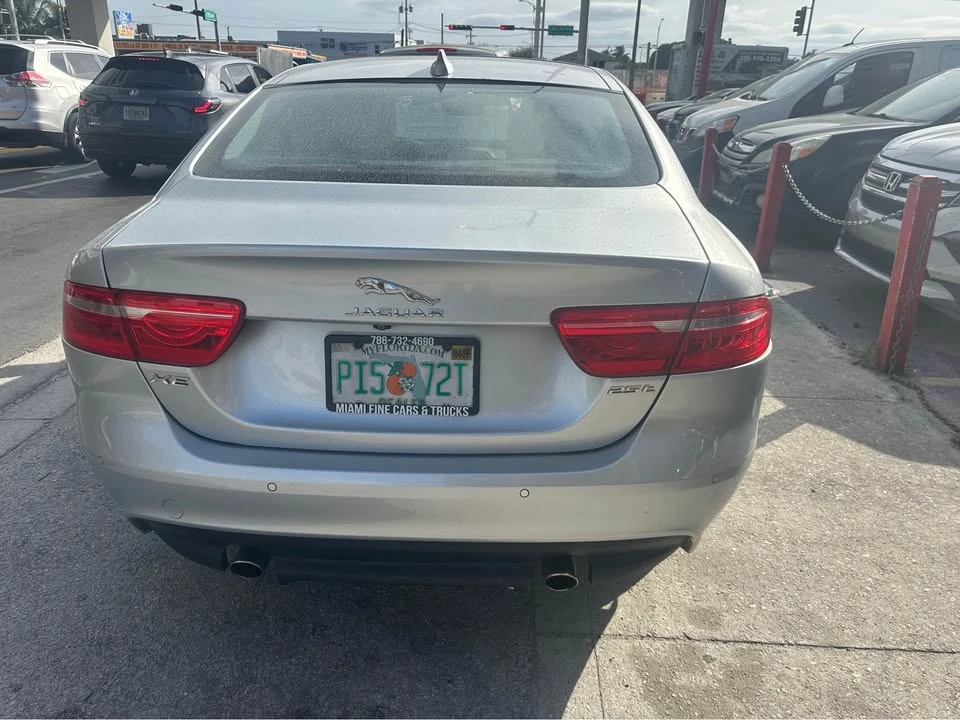 2019 Jaguar XE - Image 5 of 11